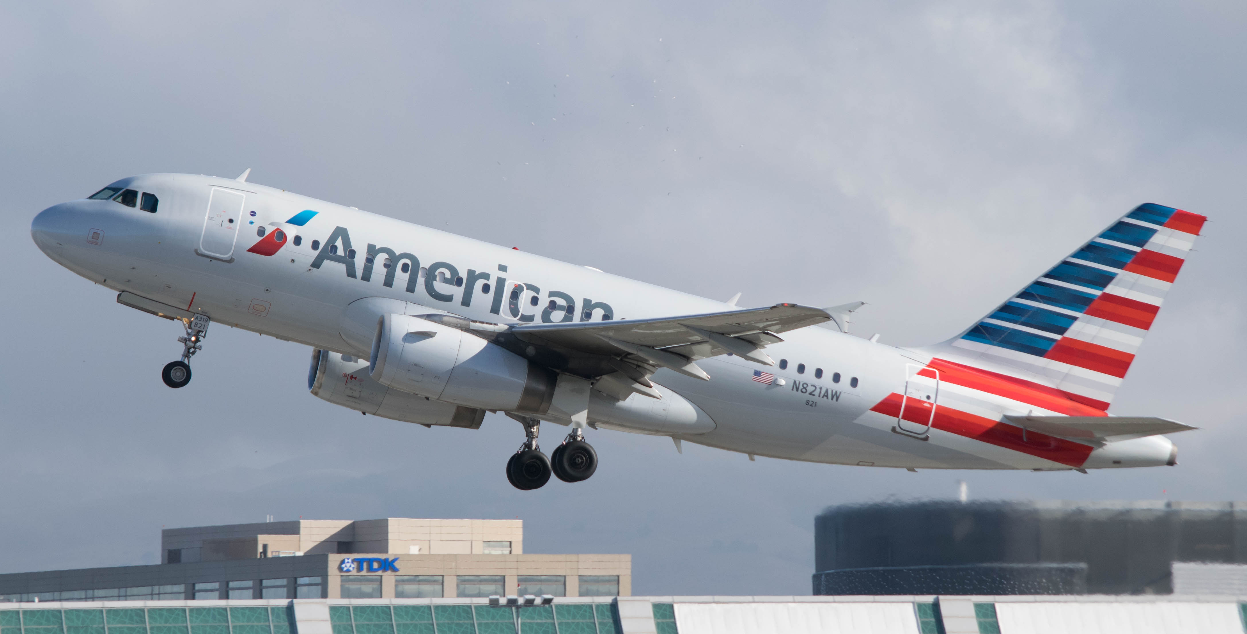 American Airlines plane at SJC