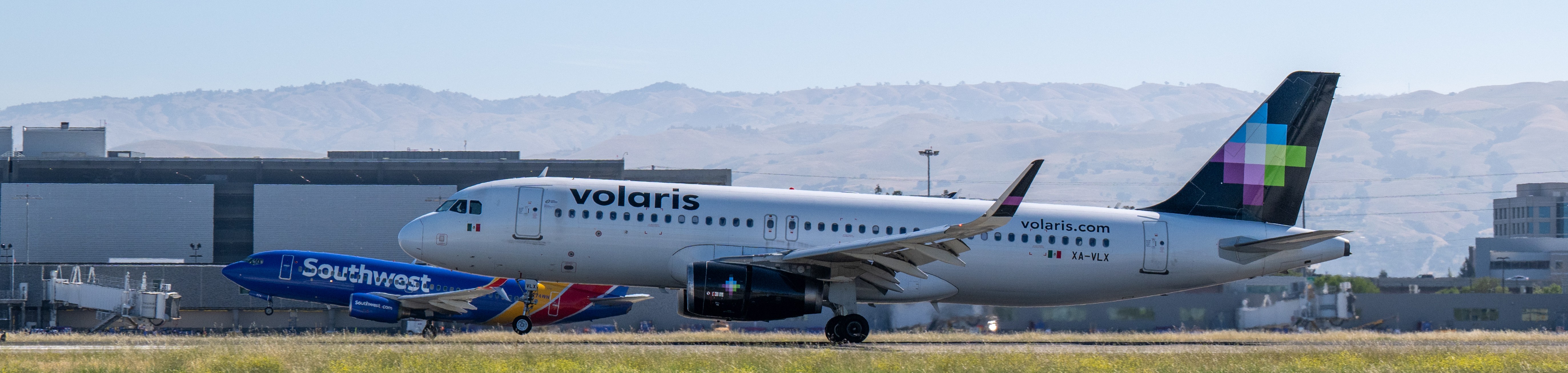 Volaris and SW plane at SJC