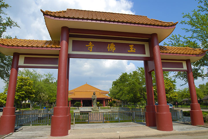 Jade_Buddha_Temple_Exterior_SZU_aDTRXABYfkvf42umtJs18q0ABlZBh.jpg
