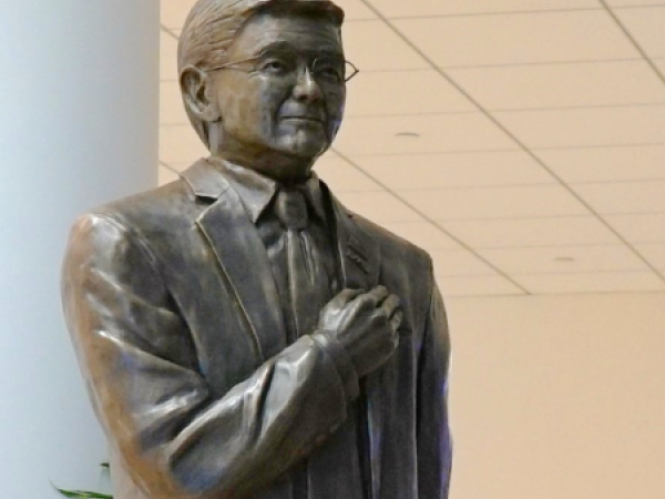 Norman Y. Mineta Statue at SJC in Terminal B Baggage Claim