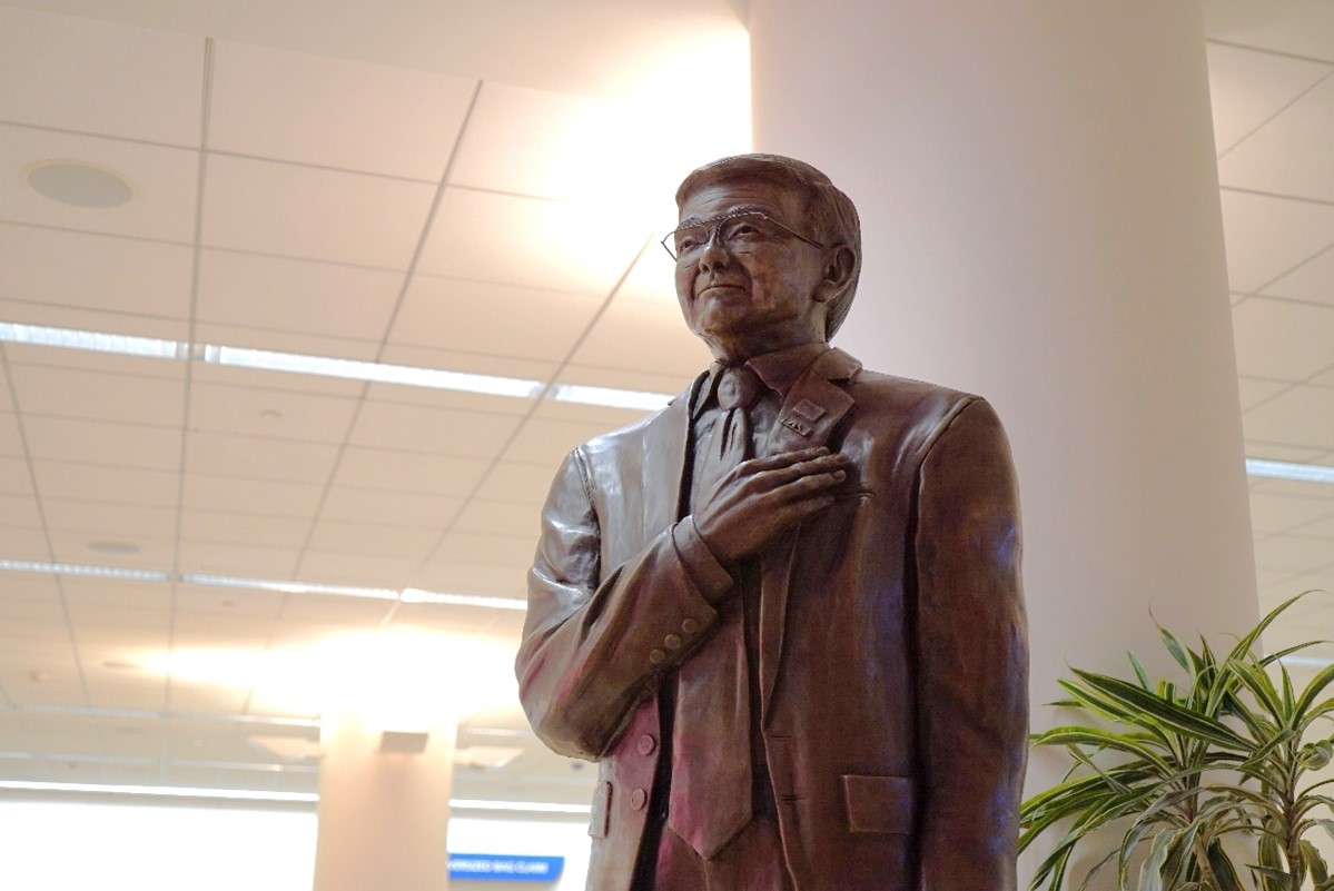 Close up of Norman Mineta statue at SJC